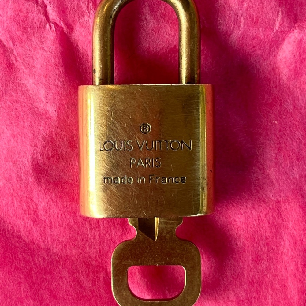 LOUIS VUITTON #309 LOCK AND KEY - Picture 2 of 5
